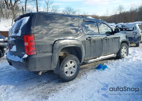 2010 Chevrolet Suburban 1500 Lt1 z USA, uszkodzony, nr VIN 1GNUKJE35AR152154